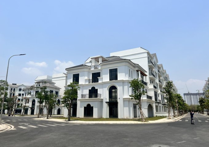 Biệt thự Nguyễn Xiển đối diện CV, compound an ninh, DT 200m2, 4 tầng giá 25 tỷ