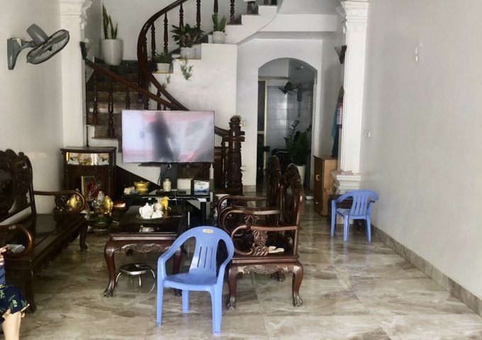 Bán nhà mặt đường Cát Bi ngay chợ Cầu Rào 3 tầng GIÁ 10 tỉ cực đẹp