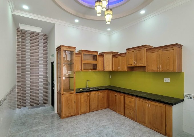 Nhà Rẻ Sát Chợ Dĩ An,1Trệt 2Lầu,DTSD 180m2,Đ.Trần Quang Khải,Tp.Dĩ An