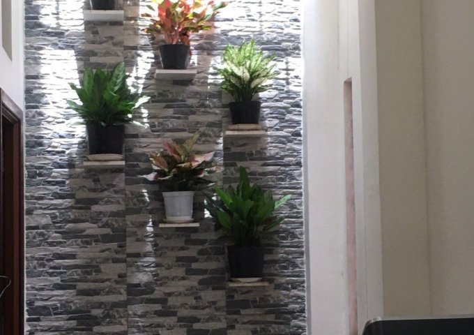 Cần bán gấp nhà sổ hồng chính chủ 3 tầng sạch sẽ tiện nghi Quận 12