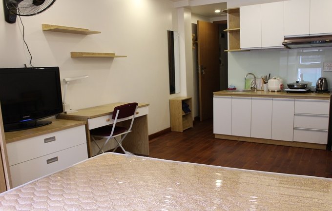 Cho thuê căn hộ dịch vụ giá rẻ tại Hàm Long, Hoàn Kiếm, 30m2, studio, đầy đủ nội thất
