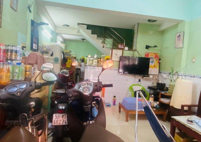 Chính chủ bán căn nhà sau căn MT Nguyễn Thái Sơn, F4, ngay chợ GV, DT 4x11m, đúc trệt + lầu