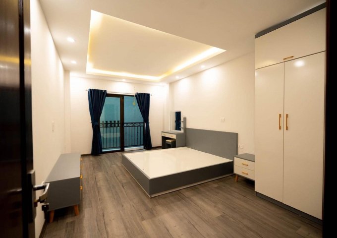 Bán nhà 515 Hoàng Hoa Thám -5 tầng -40m2- chỉ 4,4 tỷ . Nhà siêu xịn , giao dịch ngay 