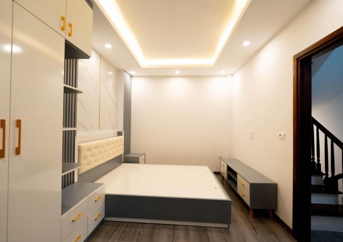 Bán nhà 515 Hoàng Hoa Thám -5 tầng -40m2- chỉ 4,4 tỷ . Nhà siêu xịn , giao dịch ngay 