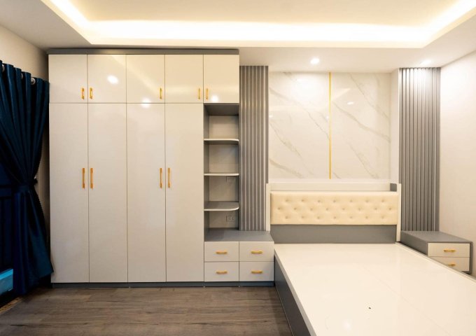 Bán nhà 515 Hoàng Hoa Thám -5 tầng -40m2- chỉ 4,4 tỷ . Nhà siêu xịn , giao dịch ngay 