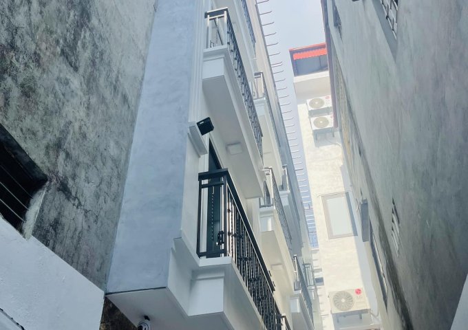 Bán nhà 515 Hoàng Hoa Thám -5 tầng -40m2- chỉ 4,4 tỷ . Nhà siêu xịn , giao dịch ngay 