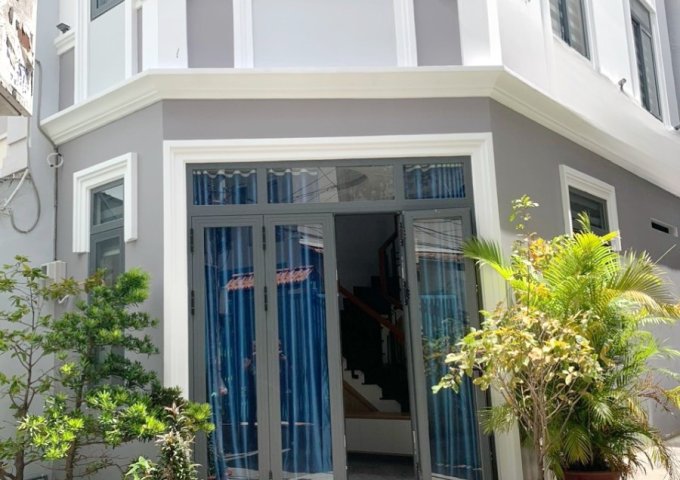 Nhà góc, mới 4 tầng hẻm thông đường Nguyễn Tiểu La P8Q10