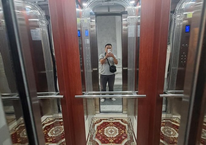 Siêu phẩm 5 lầu mới có thang máy ngang 5m 60m2 Phan Huy Ích vài bước đi siêu thị 8.9 tỷ. 