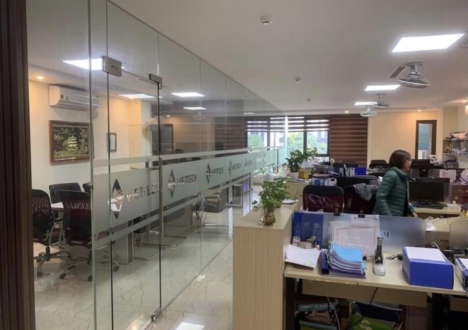 Cho thuê văn phòng mặt phố Nguyễn Ngọc Vũ, Cầu Giấy, diện tích 160m2  giá 29 Triệu/tháng