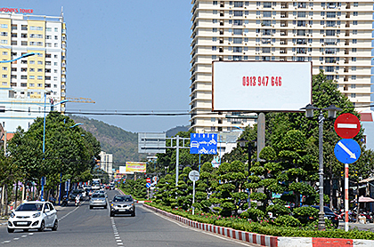 78/ Cho thuê 1900 m2 mặt tiền Lê Hồng Phong nối dài. 