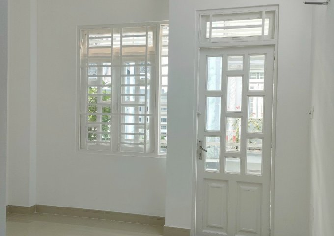 Bán nhà mới ở ngay giáp Phú NHuận hẻm thông đường LÊ Quang Định 5x20m