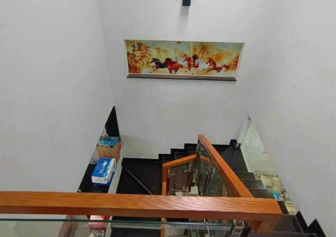 BÁN GẤP-QUẬN 10 –PHƯỜNG 4-SÁT HXH -32M 4TẦNG,CÁCH MẶT TIỀN VÀI CĂN NHỈNH 5TỶ