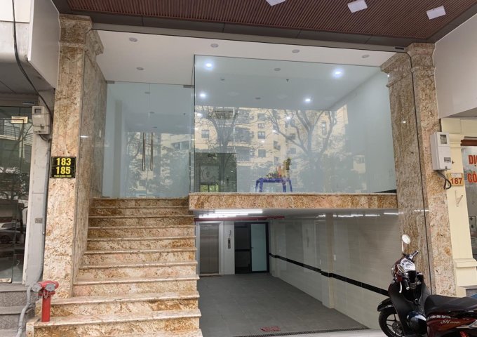 Nhà 9 tầng 1 hầm 100m2 mặt phố Nguyễn Hoàng thông sàn PCCC thẩm duyệt nghiệm thu cho thuê 240tr/ th