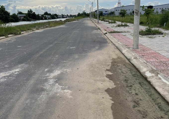 Bán nhanh lô góc 2 mặt tiền đường siêu hiếm giá cực tốt Trung Tâm Thành Phố Cà Mau,Xã Lý Văn Lâm