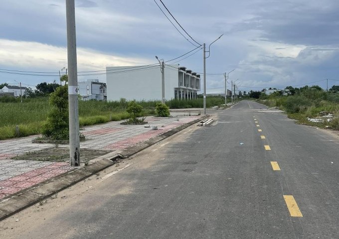 Bán lô đất góc 2 mặt tiền đường, khu đô thị Hoàng Tâm, giá tốt