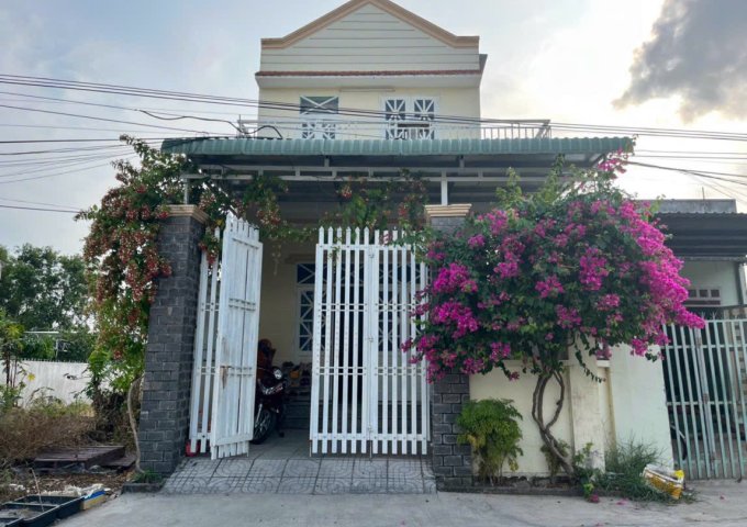Cần bán nhà tại trung tâm Phú Mỹ thị xã Phú Mỹ đường số 3 Vạn Hạnh