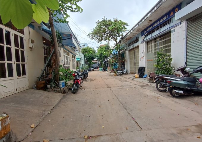 Bán nhà DT 70m2, đường Luỹ Bán Bích, Tân Phú, HCM