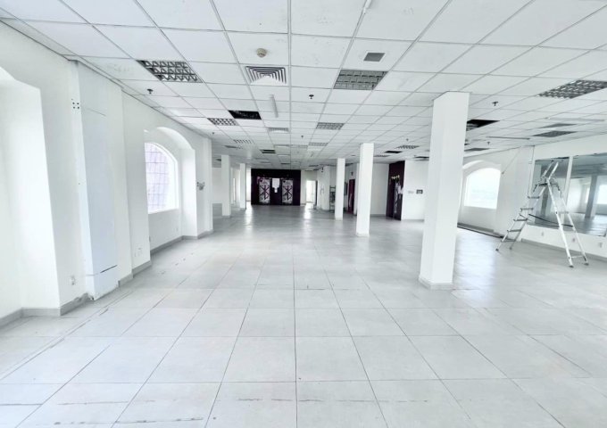 Bán gấp tòa building Lộc Phát, 68 Bạch Đằng 2, P. 2, Q. Tân Bình, diện tích (10,2x13)m, hầm 6 tầng.