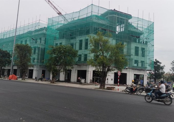 Cho thuê Shophouse Vinhomes mặt đường 30m, miễn phí thuê 0 đồng trong 18 tháng