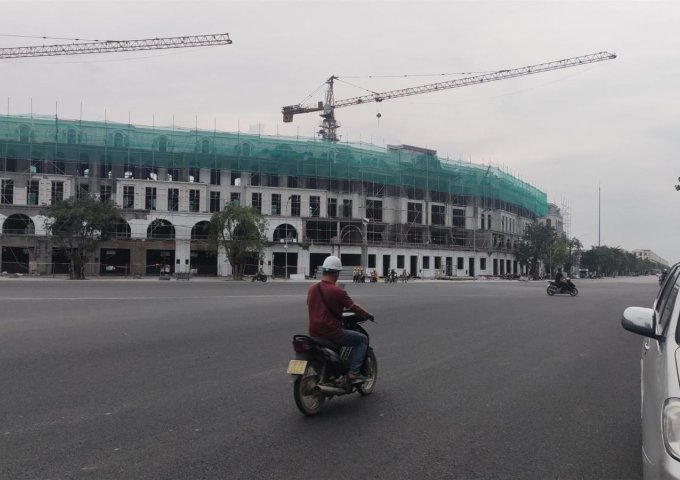 Cho thuê Shophouse Vinhomes mặt đường 30m, miễn phí thuê 0 đồng trong 18 tháng