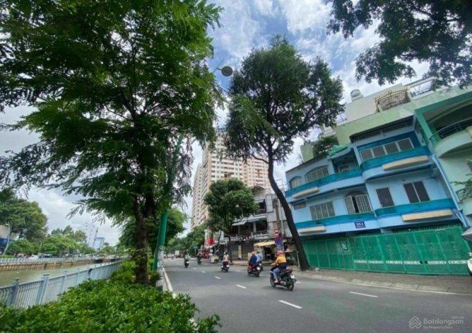 Cần bán nhà MT Cộng Hòa, P13, Quận Tân Bình, DT: 30x44m, KC 1 lầu, giá 3xx