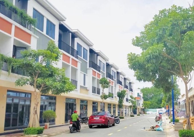 Nhà phố xây sẵn 1 trệt 2 lầu giá chỉ 2,7 tỷ/60m2 nằm ngay vị trí đắc địa tại Thuận An 