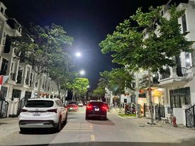 Bán nhà phố, SHR, xây dựng 1 trệt 1 lầu kiên cố nằm ngay Tân Phước Khánh 32, Tân Uyên 