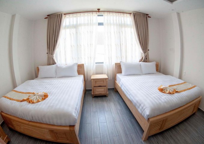 Bán khách sạn mặt tiền Bùi Thị Xuân Đà Lạt 18 phòng