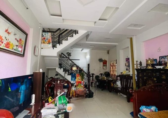 Bán nhà MẶT TIỀN kế chợ Tân Hương, Quận Tân Phú, 66m2(5.1x13) VUÔNG, 2 Tầng BTCT