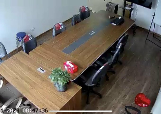 Cho thuê nhà tầng 3 tòa tháp đông- Chung cư HVQP, Tây Hồ, 241m2, 56 tr/tháng.