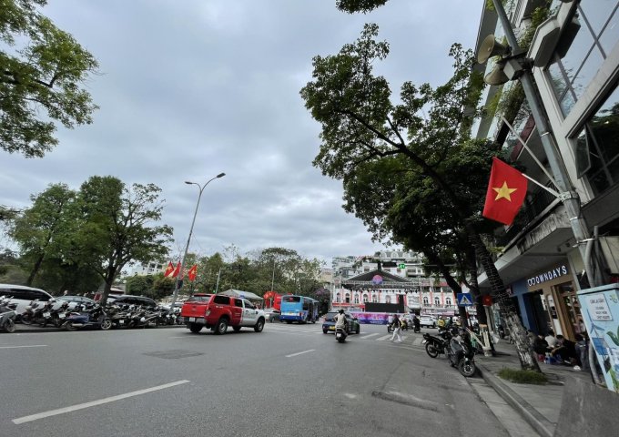 Bán khách sạn phố cổ mặt phố hàng Cân - trung tâm Hoàn Kiếm, vị trí triệu đô, vài bước đến Hồ Gươm, 137m2, 70 tỷ