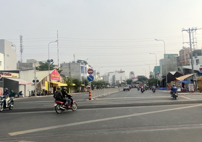 Bán Nhà Cấp 4, Mặt tiền đường Đặng Thuỳ Trâm - Phạm Văn Đồng, 4x20m, giá 15.5 tỷ