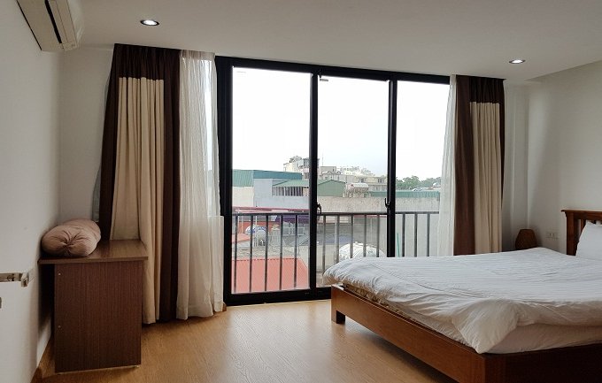 Cho thuê căn hộ dịch vụ tại Văn Cao, Ba Đình, 70m2, 1PN, ban công, đầy đủ nội thất hiện đại