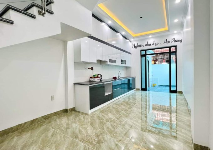 Bán nhà Nguyễn Tường Loan, ngay Hoàng Minh Thảo, 3.15 tỷ, 90m2, Độc lập Sân cổng trước sau