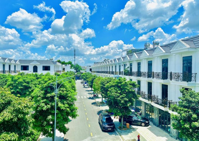 Bán nhà Đông Hưng - TP Dĩ An, 1 trệt 2 lầu, 4PN - 5WC, nhà mới 100%, sổ sẵn, giá 4,2 tỷ