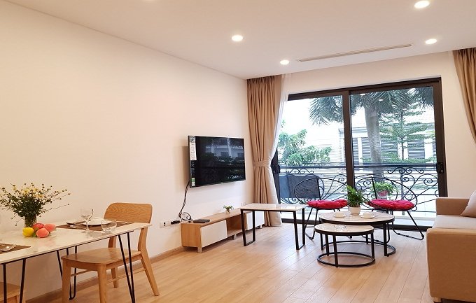 Cho thuê căn hộ dịch vụ tại Từ Hoa, Tây Hồ, 120m2, 2PN, ban công, đầy đủ nội thất mới hiện đại, view hồ
