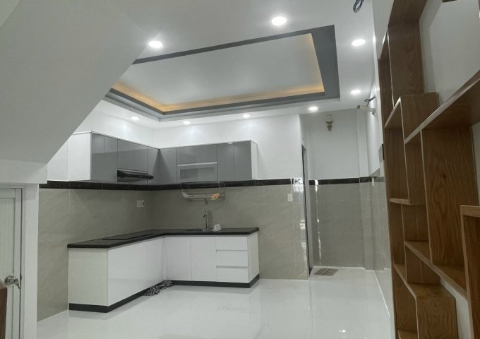 Bán nhà 31/32E Lê Lai, DT 4x14m, 4 tầng, giá 8,5 Tỷ, Hẻm thông 6m