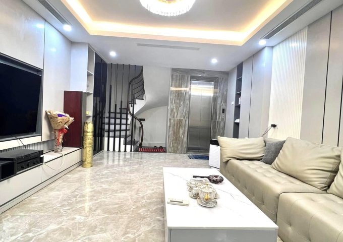 Bán nhà phố Hào Nam 45m2, 6T thang mới máy full nội thất giá 8.7 tỷ gần Hồ Hoàng Cầu