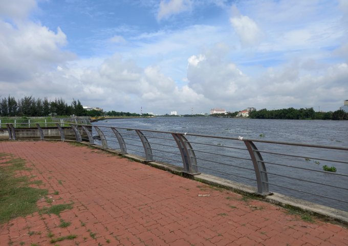 Bán Vila Q.Lộ 13 phường Hiệp Bình Phước Tp.T.Đức, view sông, đường 8m, giá giảm còn 13.5 tỷ