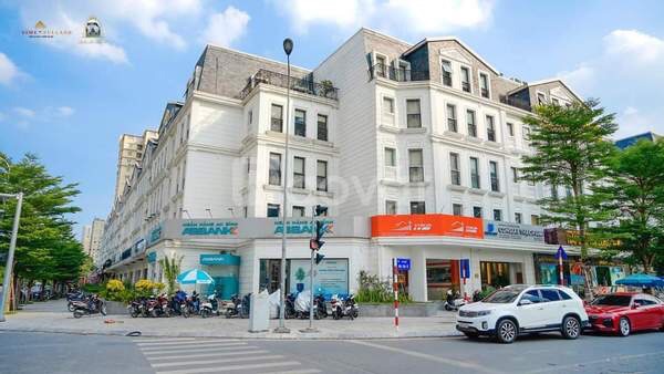 Bán gấp Shophouse lô góc 5 tầng 187m2 mặt phố Nguyễn Chánh cho thuê 200tr/ tháng kinh doanh đỉnh