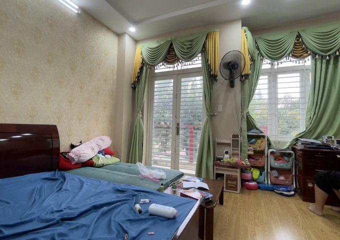 Bán nhà mặt tiền Tạ Quang Bửu, 70m2, 5 phòng ngủ, vị trí kinh doanh còn TL