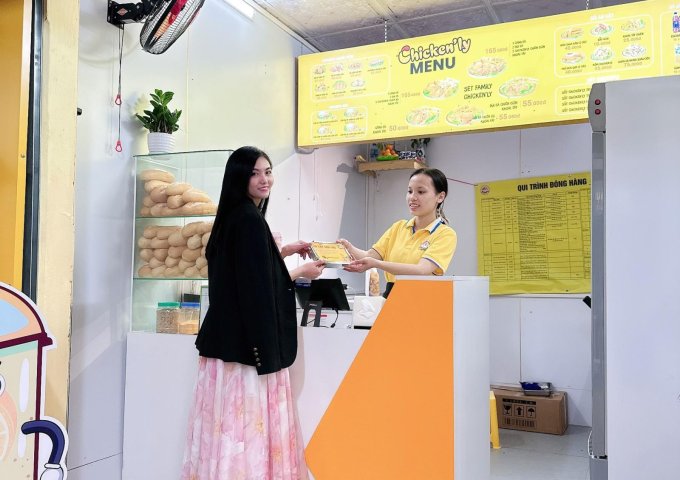 SANG NHƯỢNG QUÁN CƠM GÀ CHIKENLY  ĐỊA CHỈ 75/481 NGỌC LÂM, LONG BIÊN, HÀ NỘI