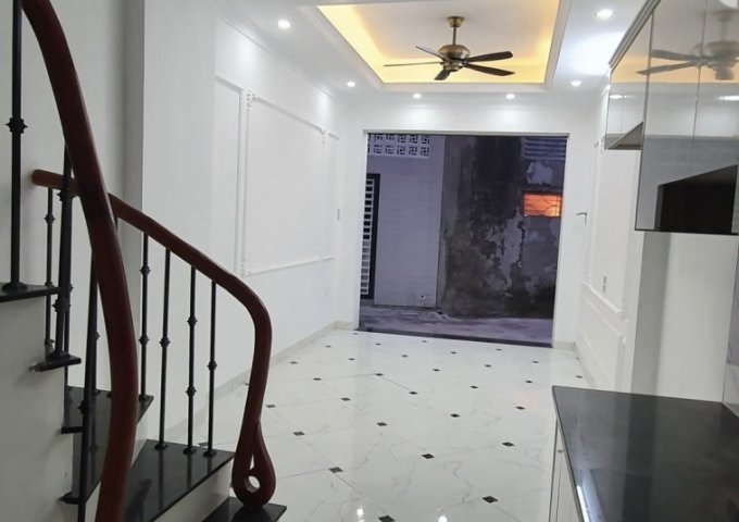 Bán Nhà Ngõ 74 Thượng Thanh, Long Biên, 30m2, 5 Tầng, Phân Lô, Nhỉnh 3 Tỷ