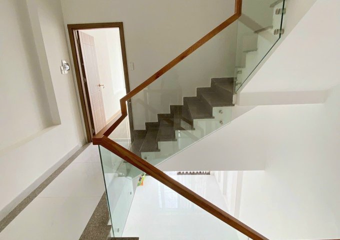 Bán nhà mặt tiền Phan Huy Thực, Tân Quy, Q7,Dt 4x18m, 3 lầu,st. 7pn, 8wc, Giá 14 tỷ