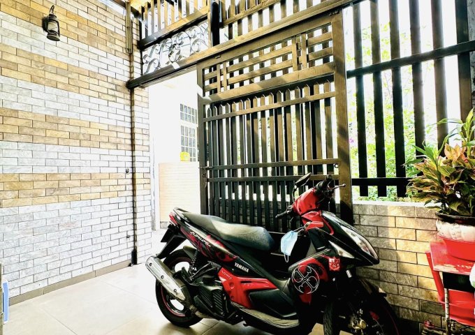 Nhà HXH 4 tầng Phan Đăng Lưu, Phú Nhuận ngang 6 m giá chỉ 7,xx Tỷ