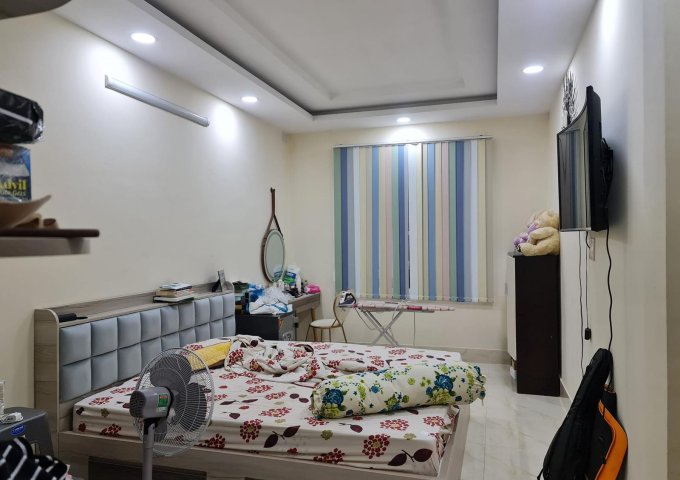 Nhà bán trung tâm Quận 3  LÊ VĂN SỸ 4 tầng kinh doanh chỉ 7,3 tỷ