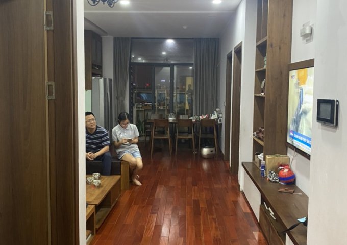 Bố mẹ tôi cần bán căn hộ 3 phòng ngủ tại chung cư Hoàng Quốc Việt quận Cầu Giấy.