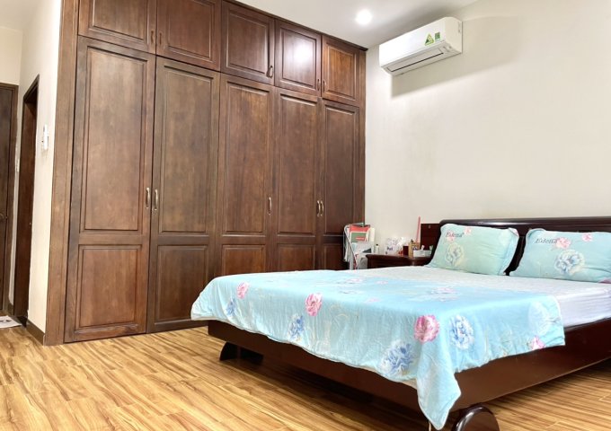 Bán nhà mới 5 tầng ngang 5m đường rộng 12m sát Vincom Nguyễn Xí