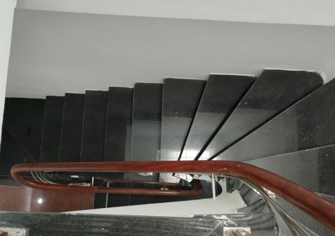 Bán nhà Tôn Đức Thắng 46m2 4 tầng, lô góc siêu thoáng, ngõ thông, 4.3 tỷ