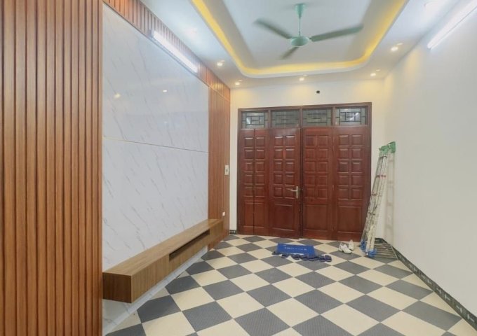 LÕI ĐỐNG ĐA - NHÀ ĐẸP KHÁCH CHỈ VIỆC XÁCH VA LY VỀ Ở - SỔ VUÔNG NỞ HẬU - NGÕ NÔNG - GẦN PHỐ - Ô TÔ ĐỖ GẦN.-33M x 6TẦNG x NHỈNH 4 TỶ